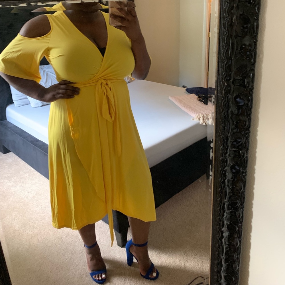 Yellow dress - Picture 4 of 5